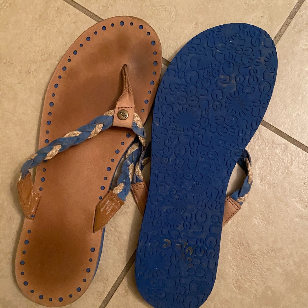 Ugg flip flops